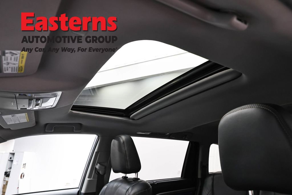 Used 2019 Toyota Highlander Limited w/ Carpet Mat Package (TMS) AWD/4WD image 38