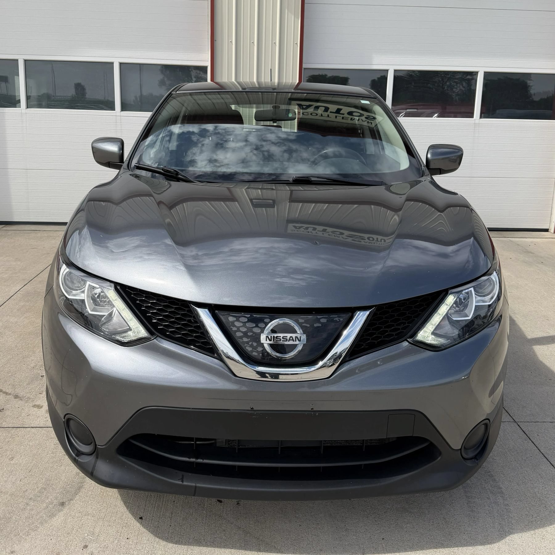 Used 2018 Nissan Rogue Sport S AWD/4WD image 2