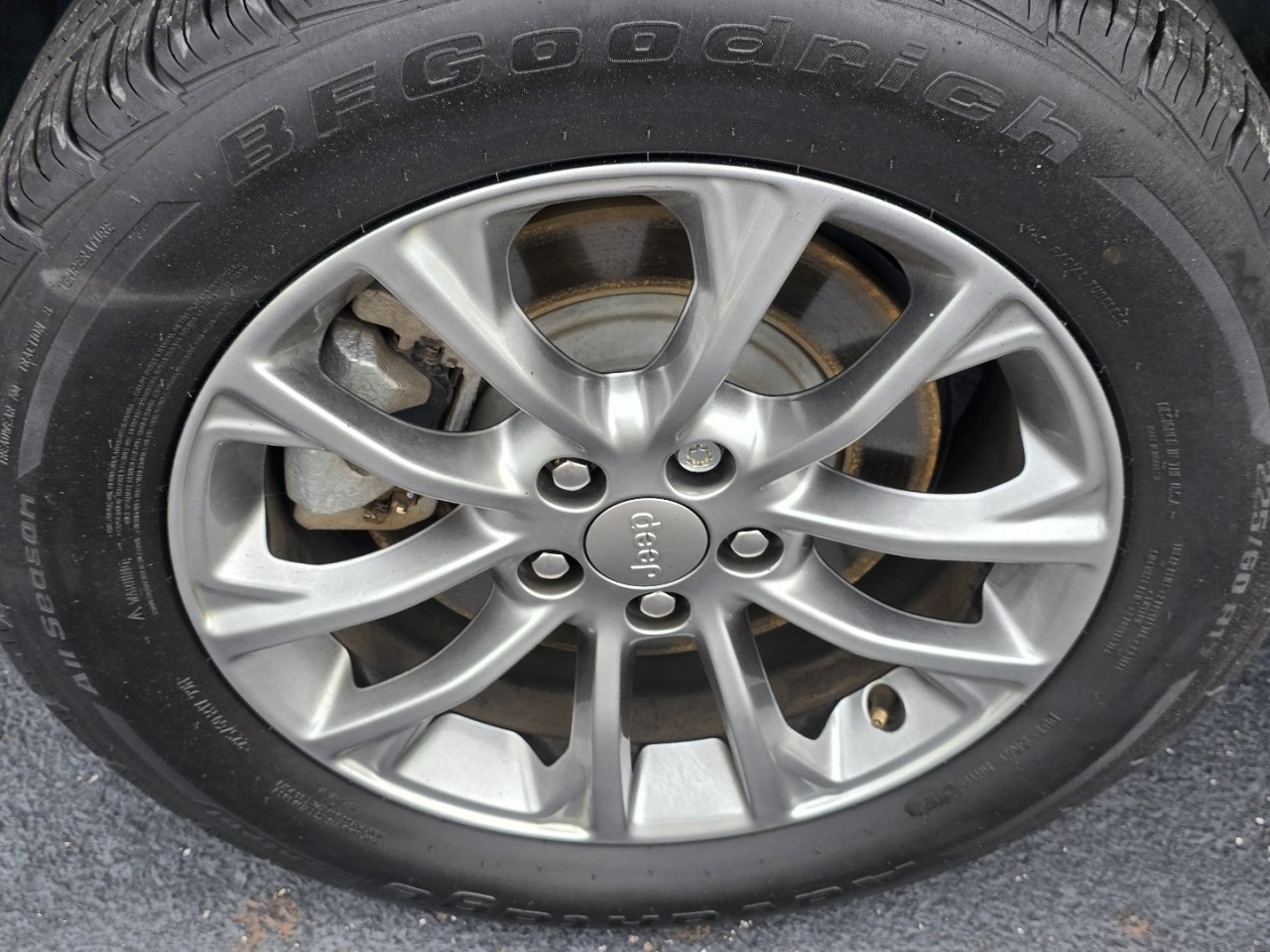 Used 2019 Jeep Cherokee Latitude Plus w/ Comfort/Convenience Group FWD image 9