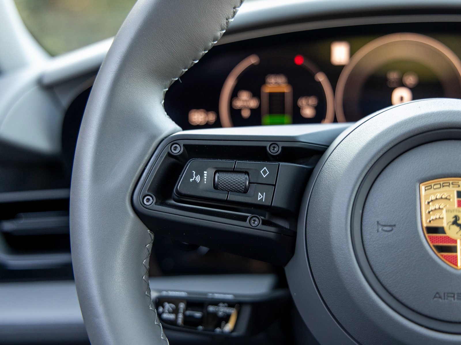 Used 2025 Porsche Taycan 4S image 33