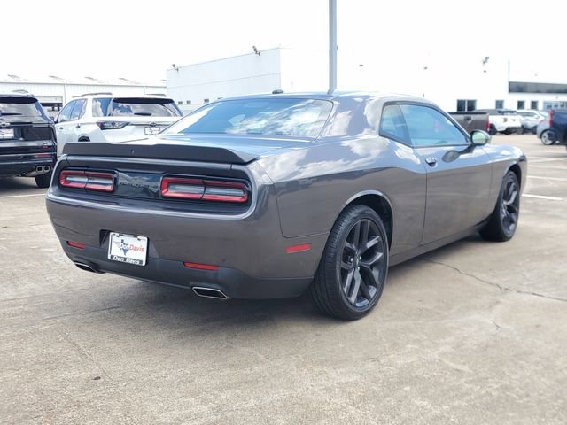 Used 2020 Dodge Challenger SXT w/ Blacktop Package RWD image 4