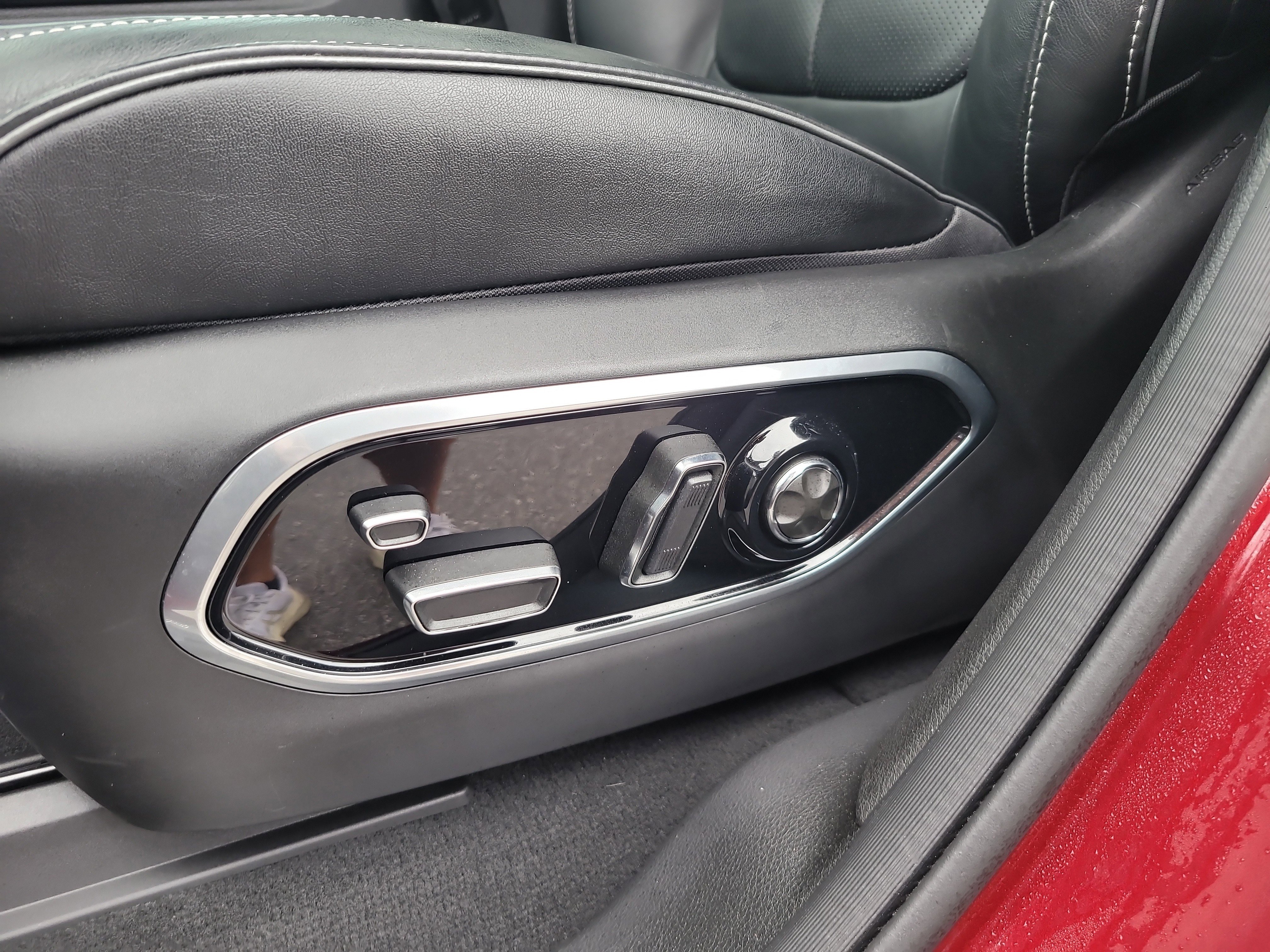 Used 2023 Jeep Grand Cherokee Overland w/ Luxury Tech Group IV image 19