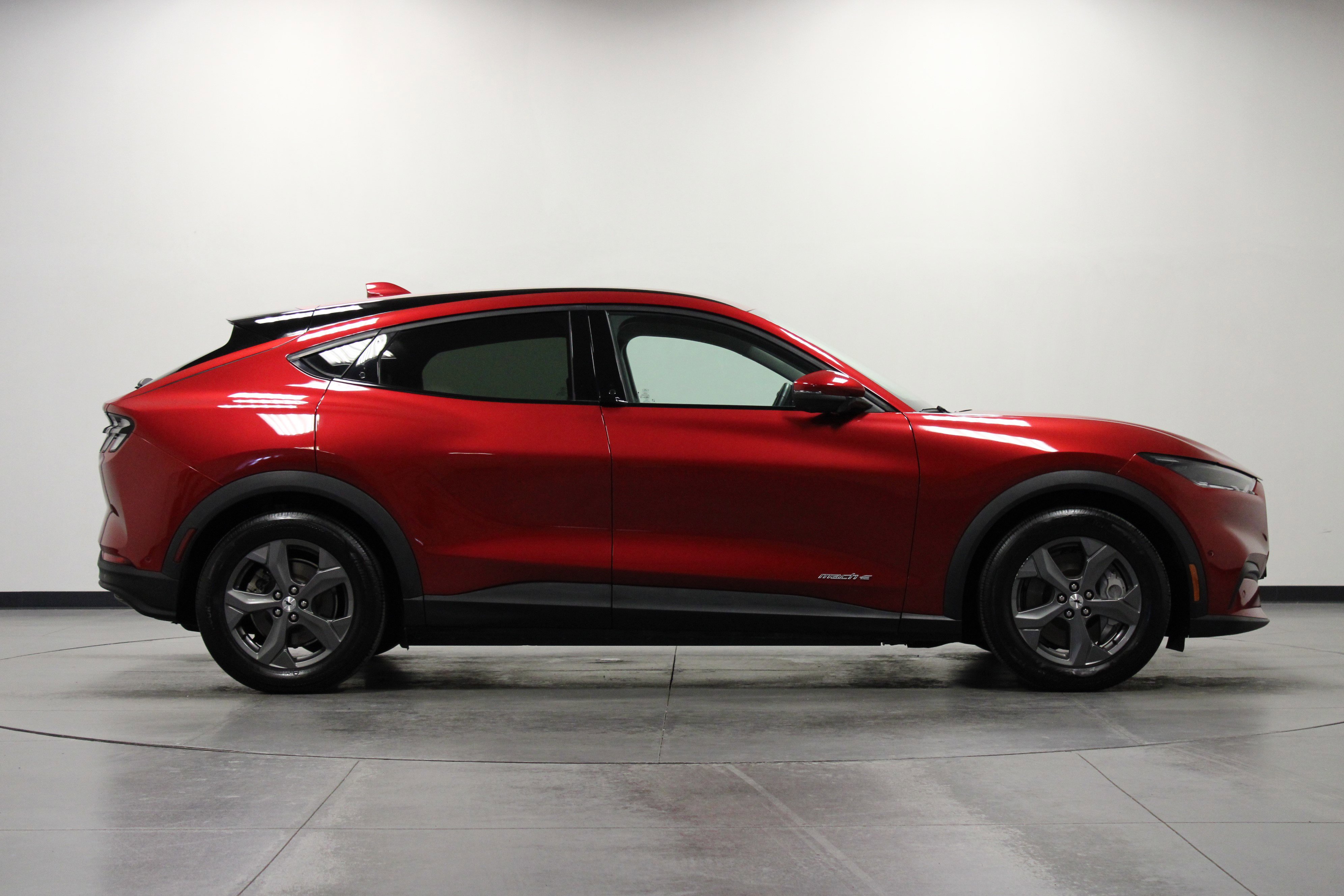 Used 2021 Ford Mustang Mach-E Select image 3