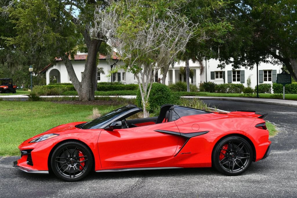 Used 2023 Chevrolet Corvette Z06 w/ Stealth Interior Trim Package RWD image 3
