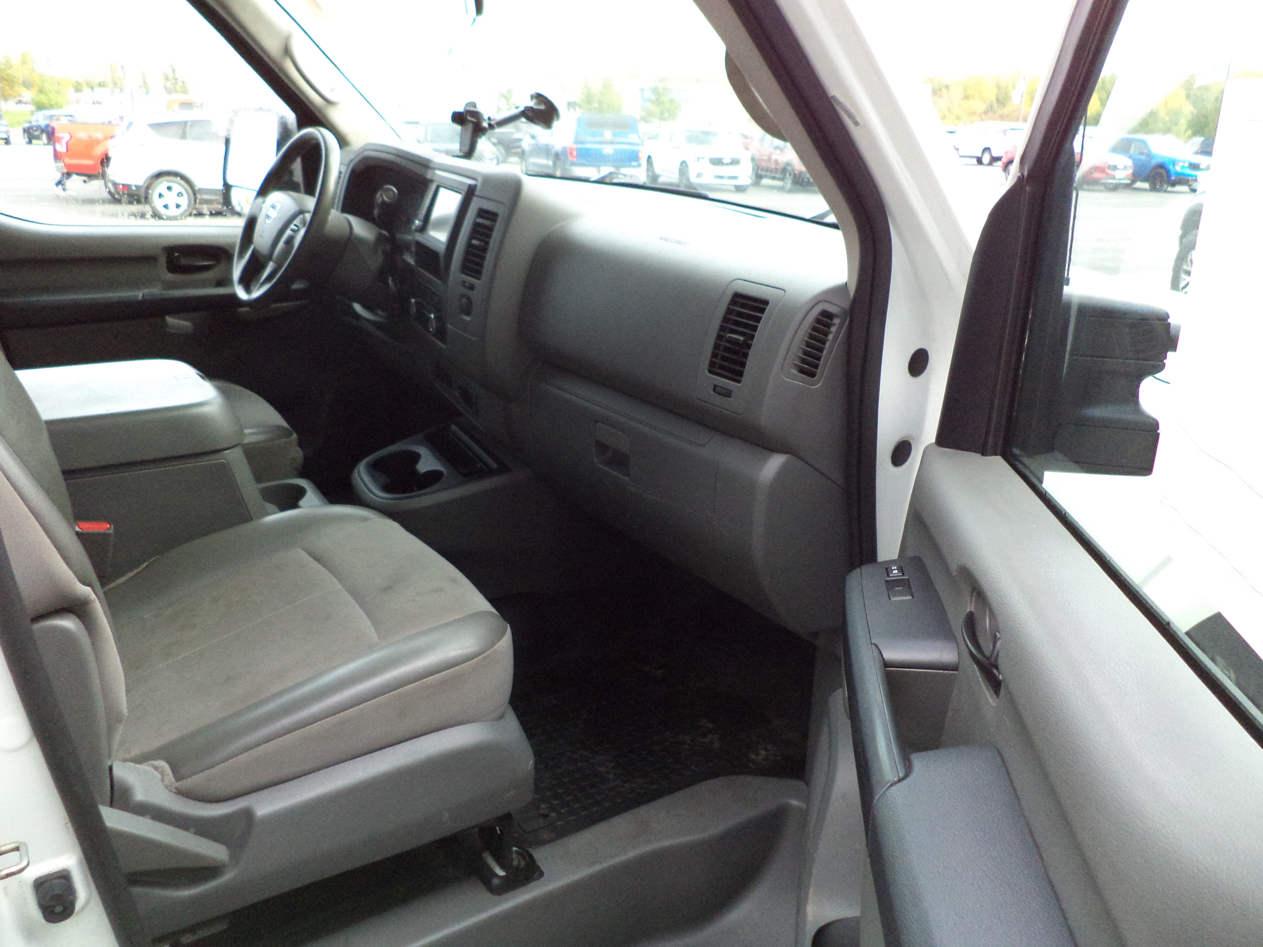 Used 2020 Nissan NV 3500 SL w/ Back Door Glass Package RWD image 8
