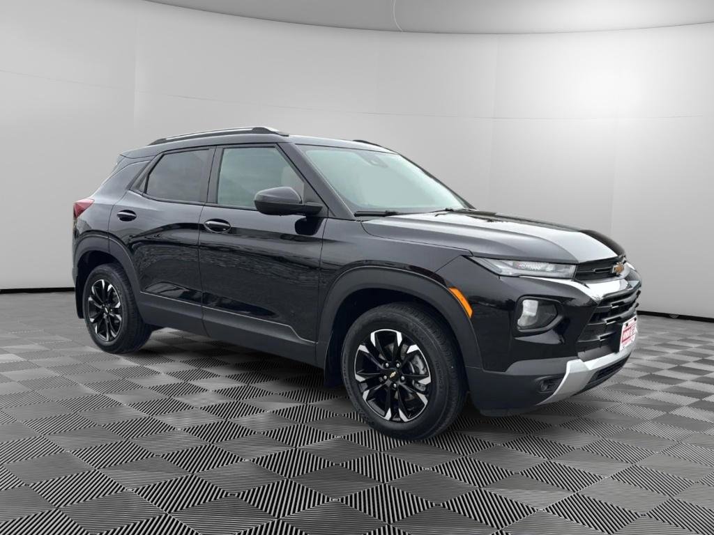 Used 2022 Chevrolet TrailBlazer LT w/ Driver Confidence Package image 2
