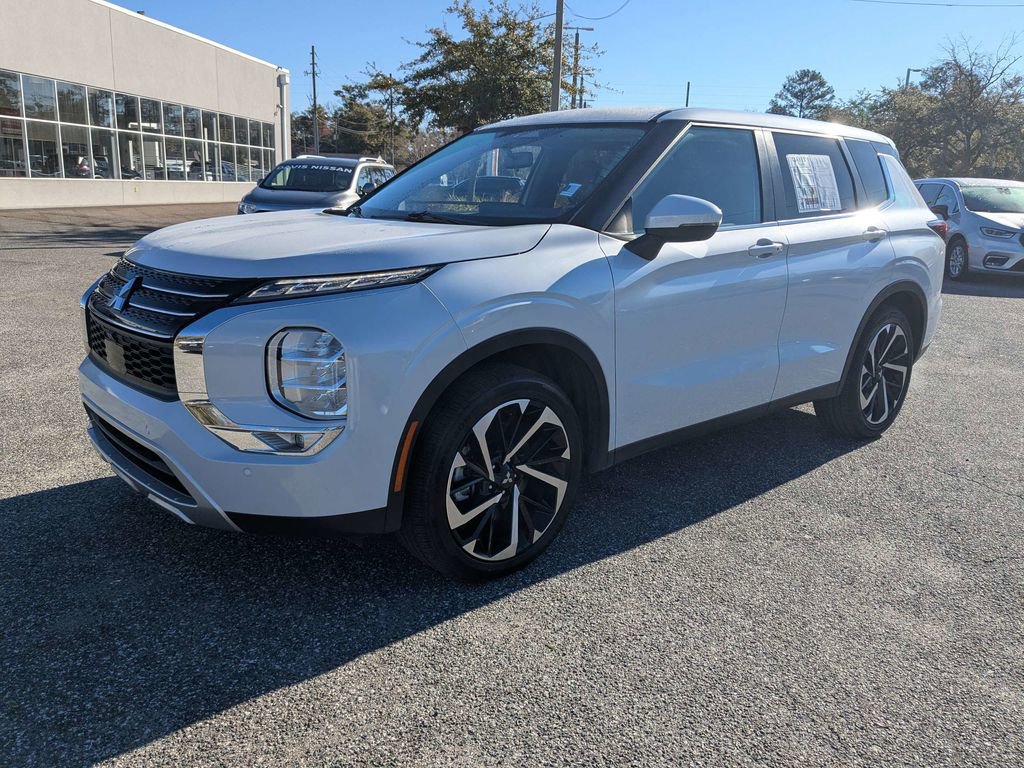 Used 2024 Mitsubishi Outlander SE image 8