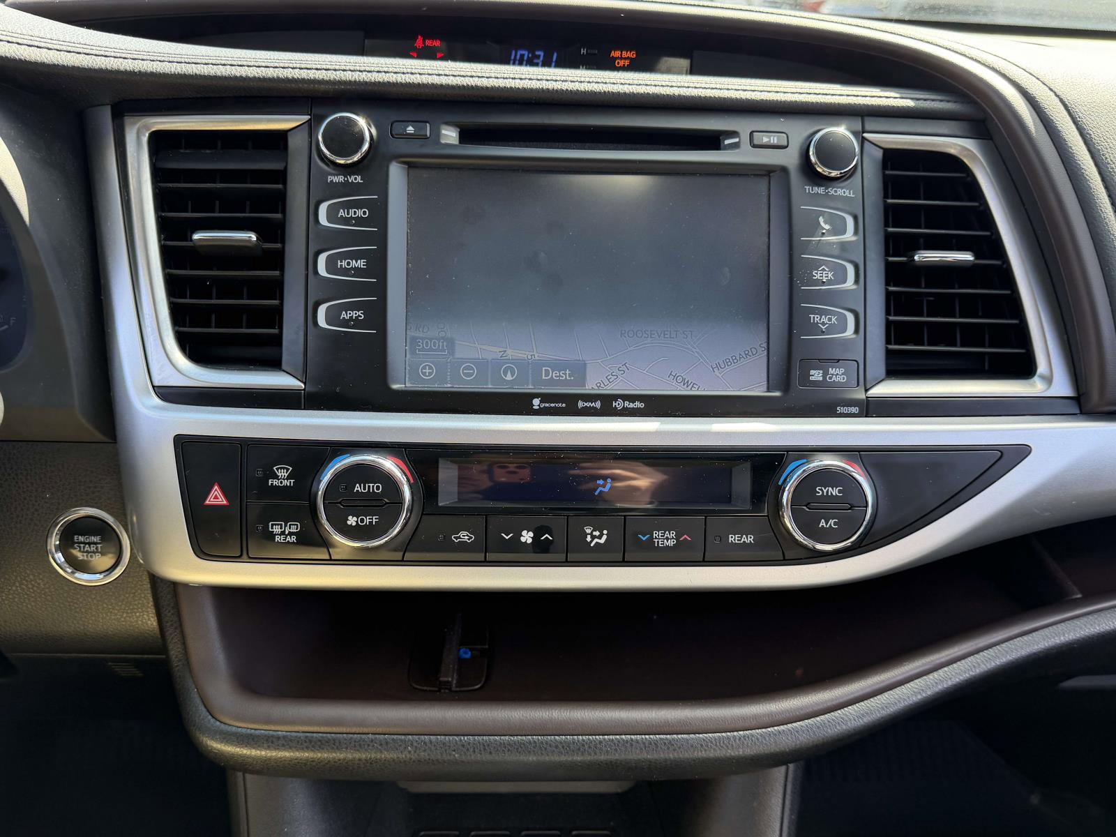 Used 2019 Toyota Highlander XLE AWD/4WD image 21