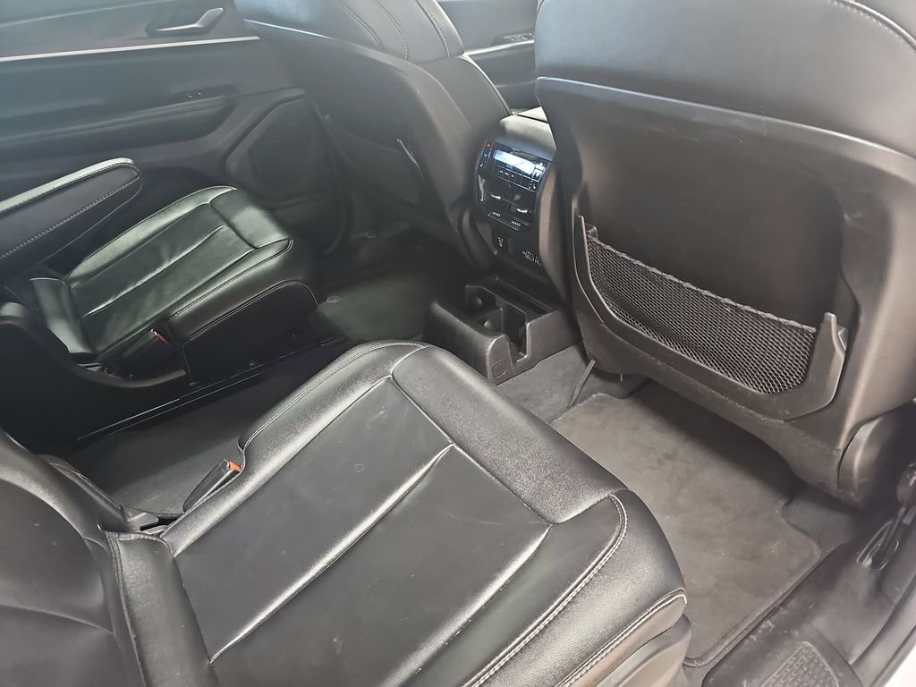 Used 2023 Jeep Grand Cherokee L Limited RWD image 11