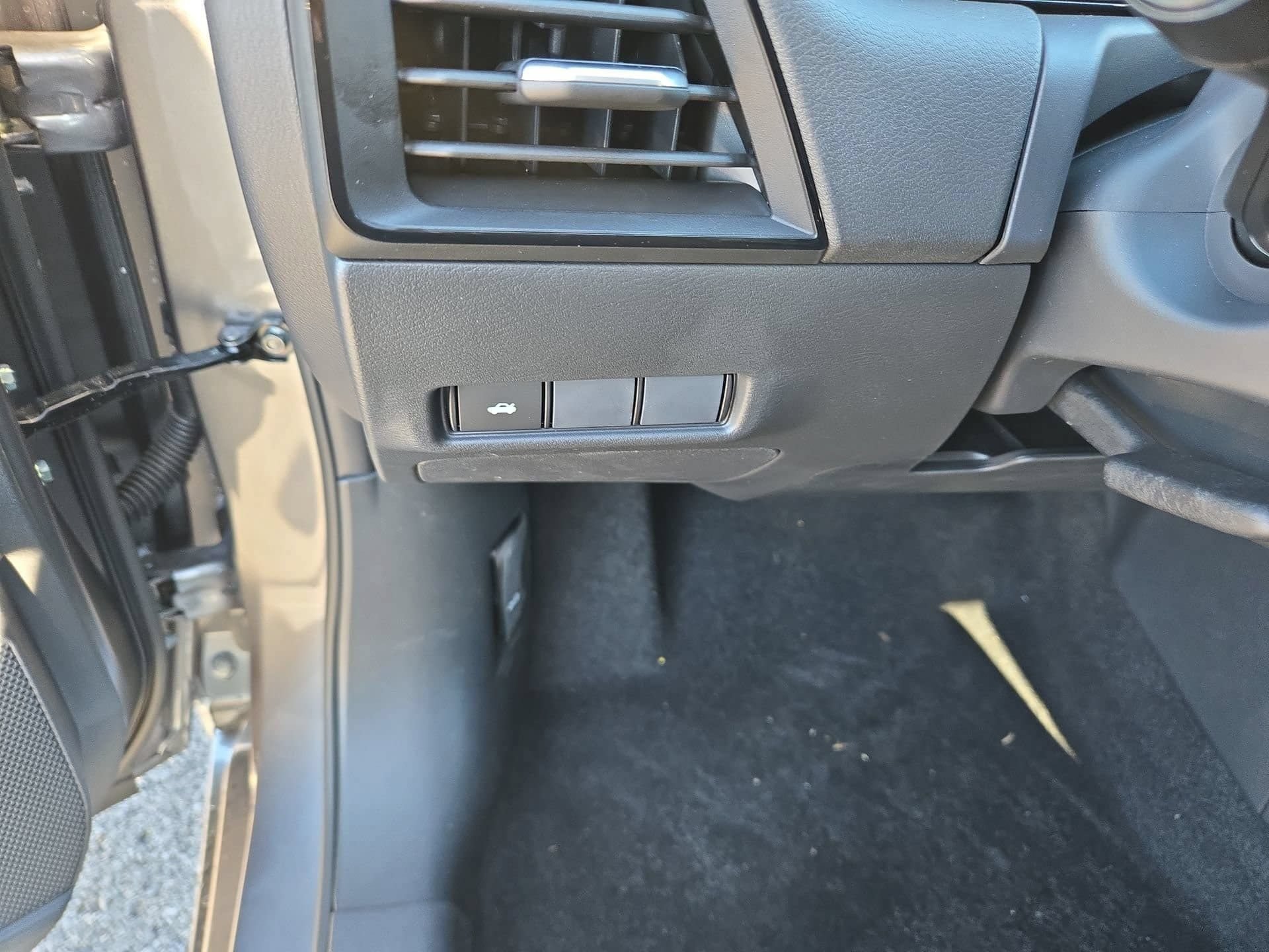 New 2026 Nissan Sentra SR w/ Floor Mat Package FWD image 19