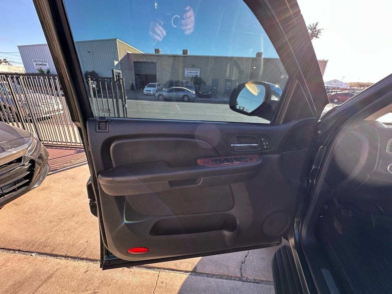 Used 2013 Chevrolet Avalanche LTZ image 8