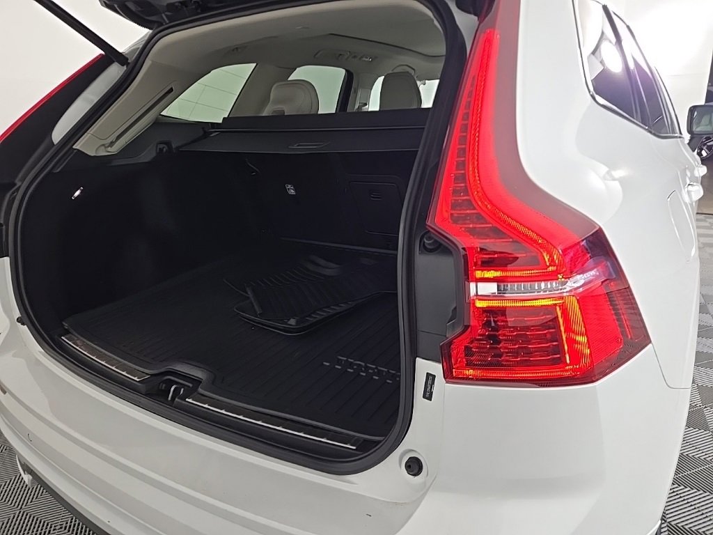 Certified 2023 Volvo XC60 B5 Plus w/ Climate Package image 14