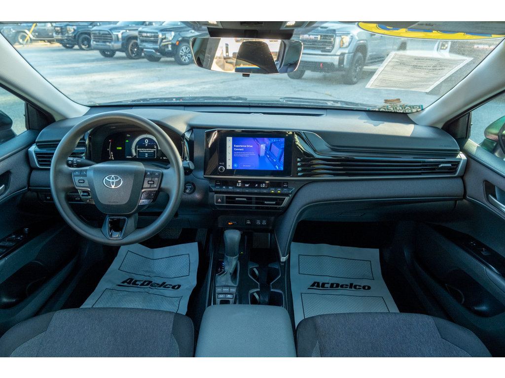Used 2025 Toyota Camry LE FWD image 31