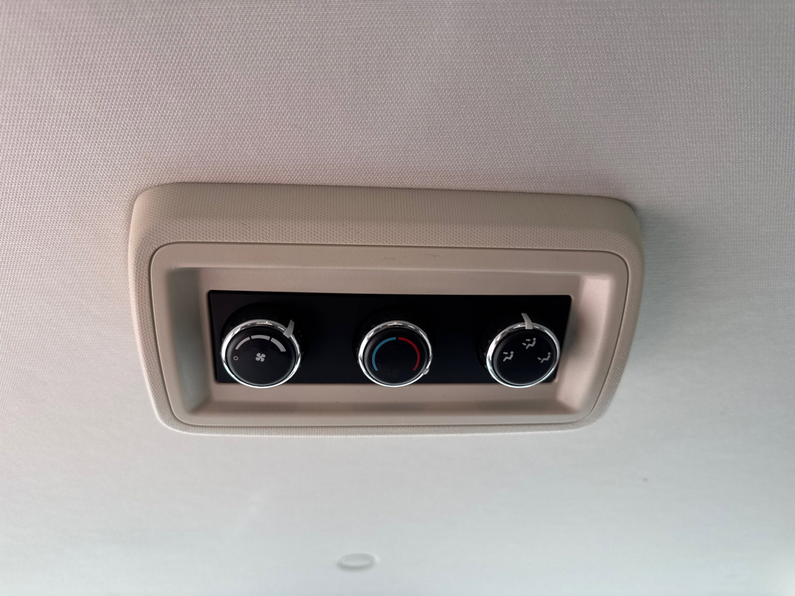 Used 2010 Chrysler Town & Country LX image 21