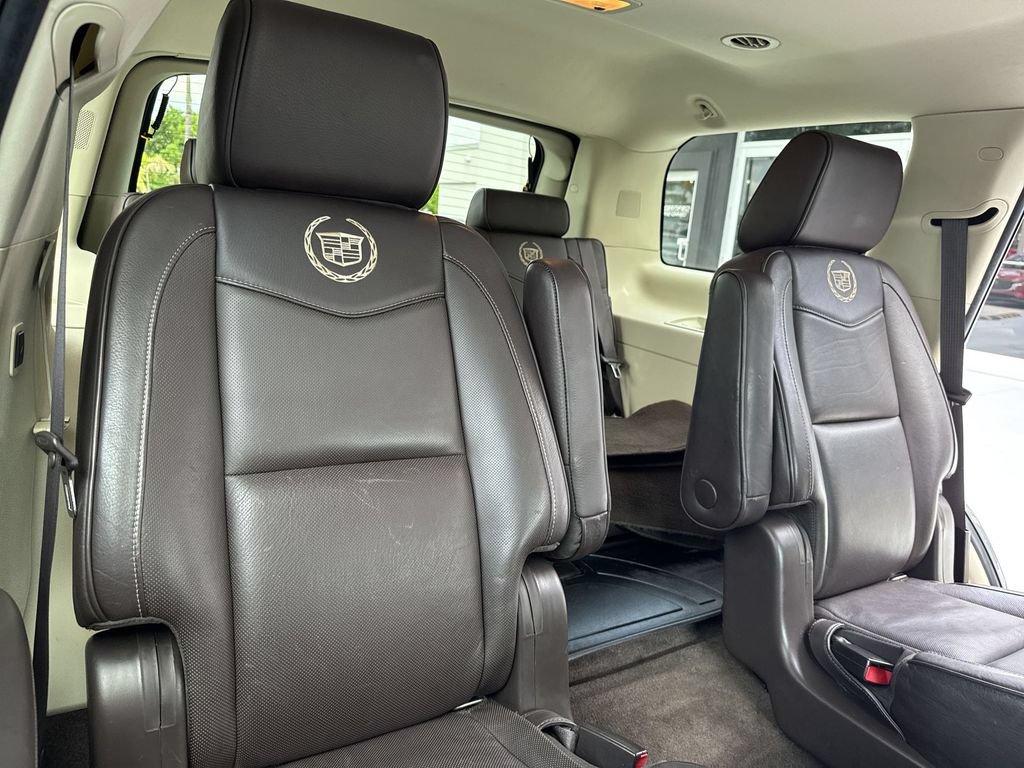 Used 2013 Cadillac Escalade Platinum RWD image 47