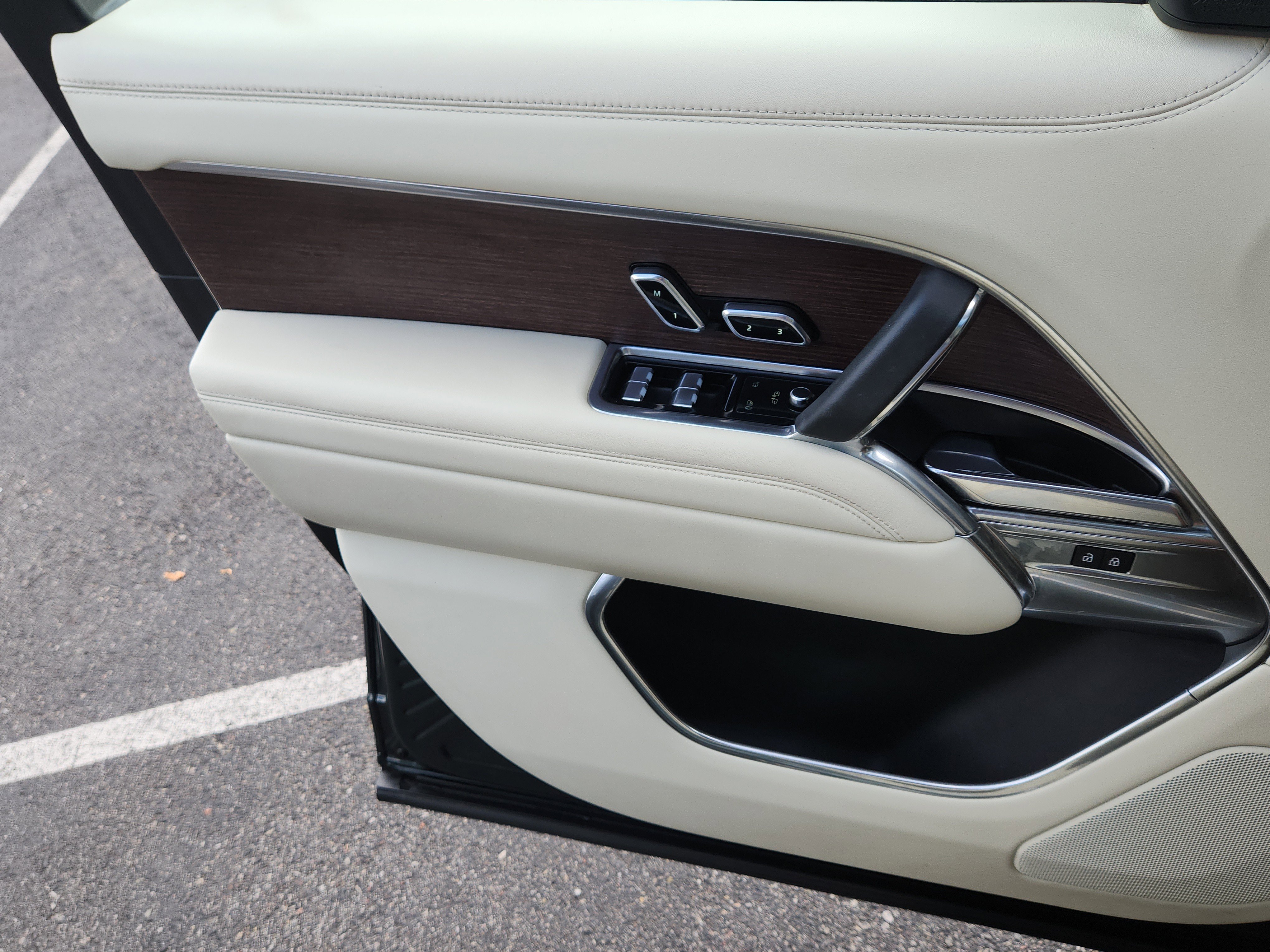 Certified 2023 Land Rover Range Rover SE image 7