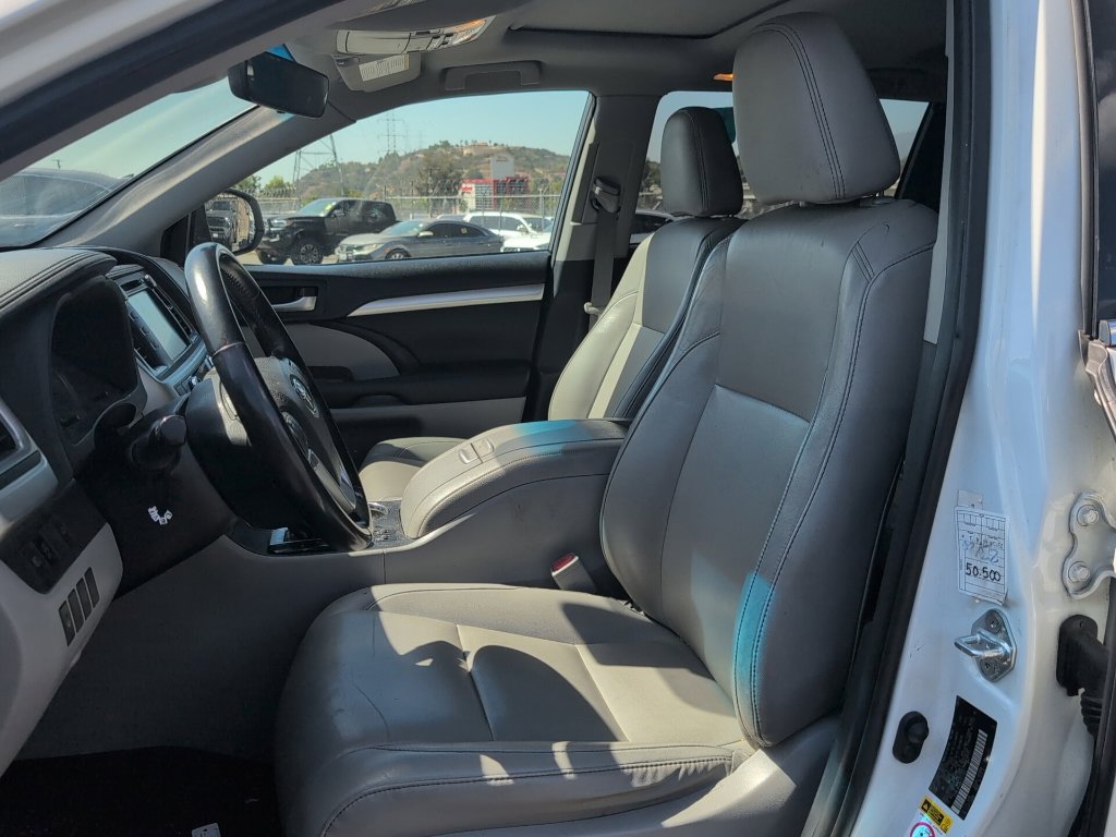 Certified 2019 Toyota Highlander XLE FWD image 9