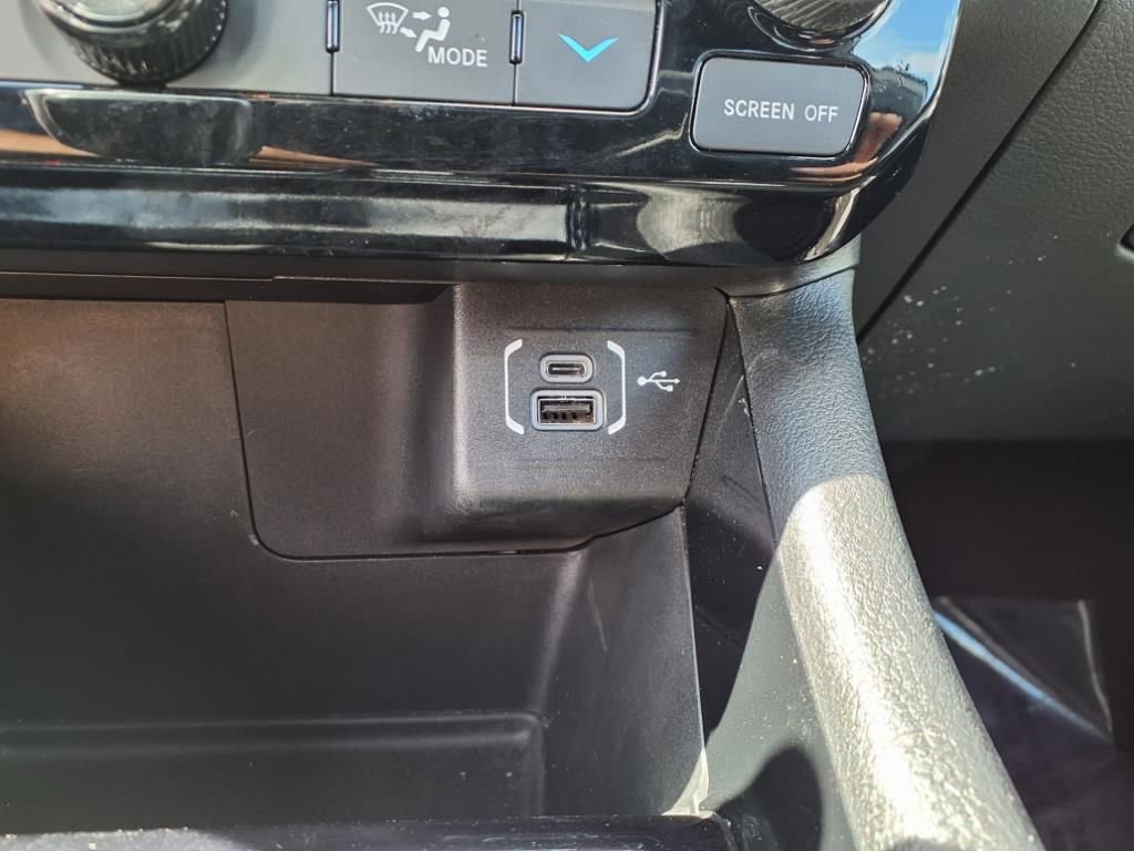 Used 2023 Jeep Compass Limited image 19