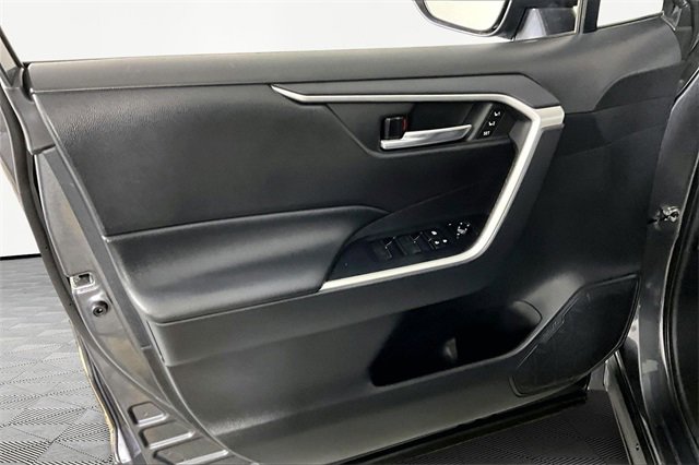 Used 2021 Toyota RAV4 XLE Premium image 20
