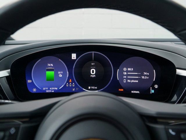 Certified 2025 Porsche Macan Electric image 24