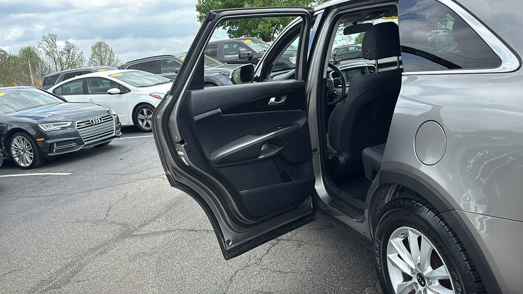 Used 2019 Kia Sorento LX image 29