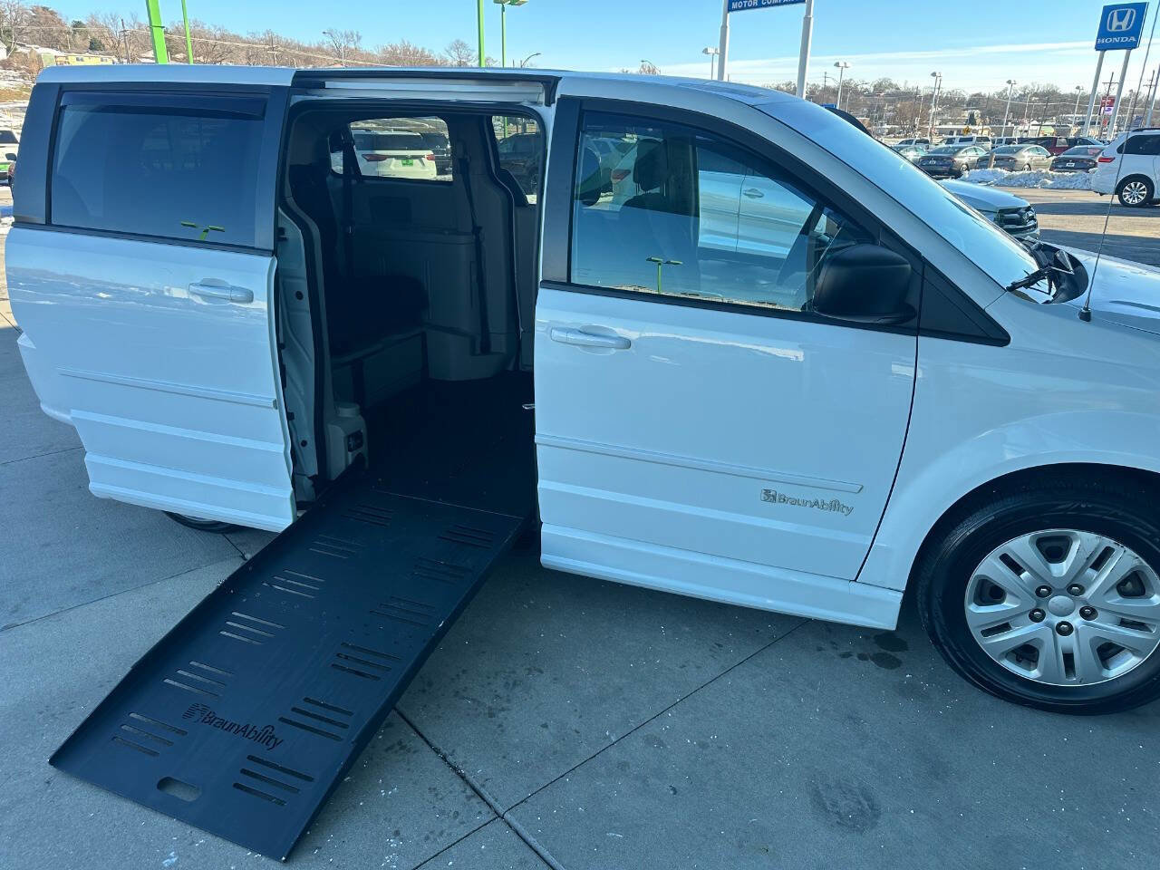 Used 2017 Dodge Grand Caravan SE w/ Power Window Group image 11