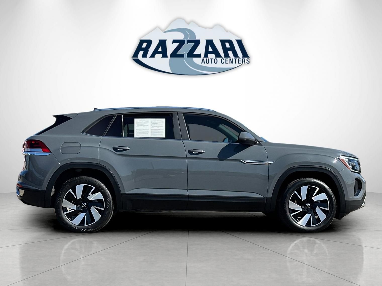 Used 2024 Volkswagen Atlas Cross Sport SE FWD image 2