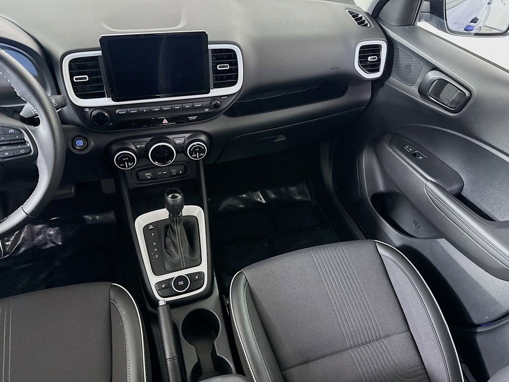 Certified 2023 Hyundai Venue Limited w/ Cargo Package image 27