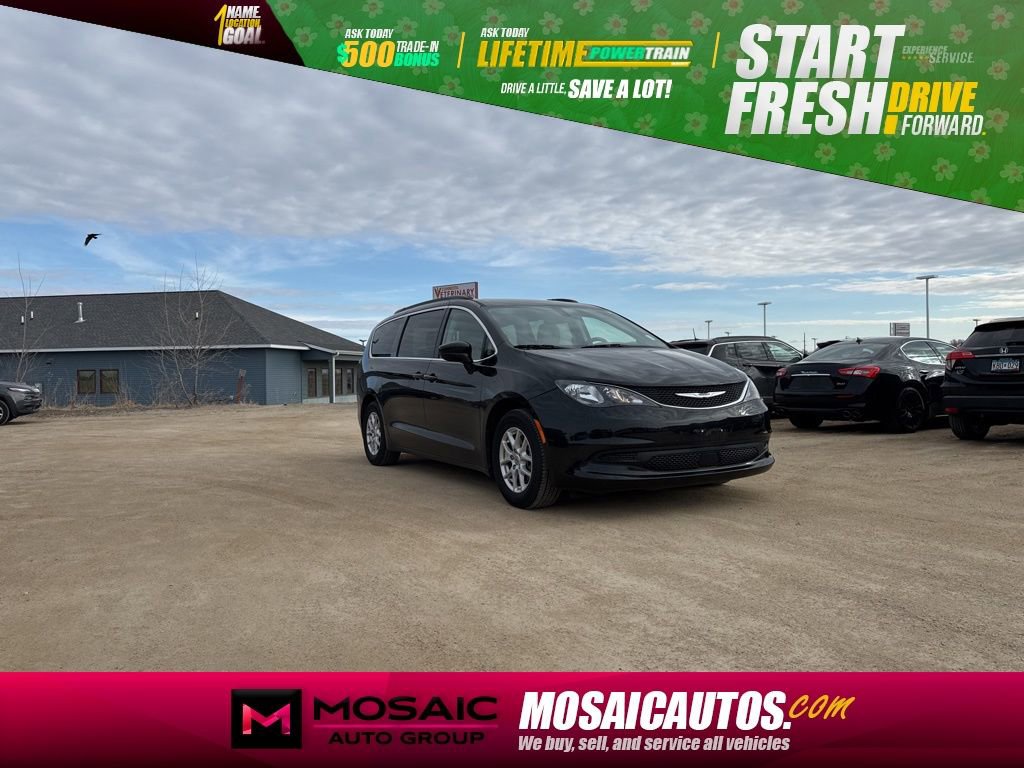 Used 2021 Chrysler Voyager Lxi image 1