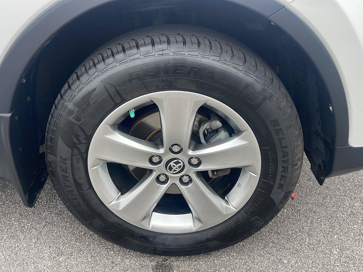 Used 2015 Toyota RAV4 XLE AWD/4WD image 9