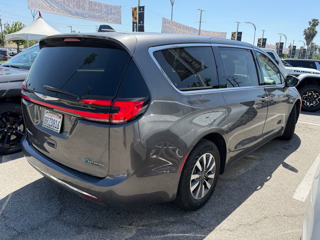 Used 2022 Chrysler Pacifica Touring-L image 5
