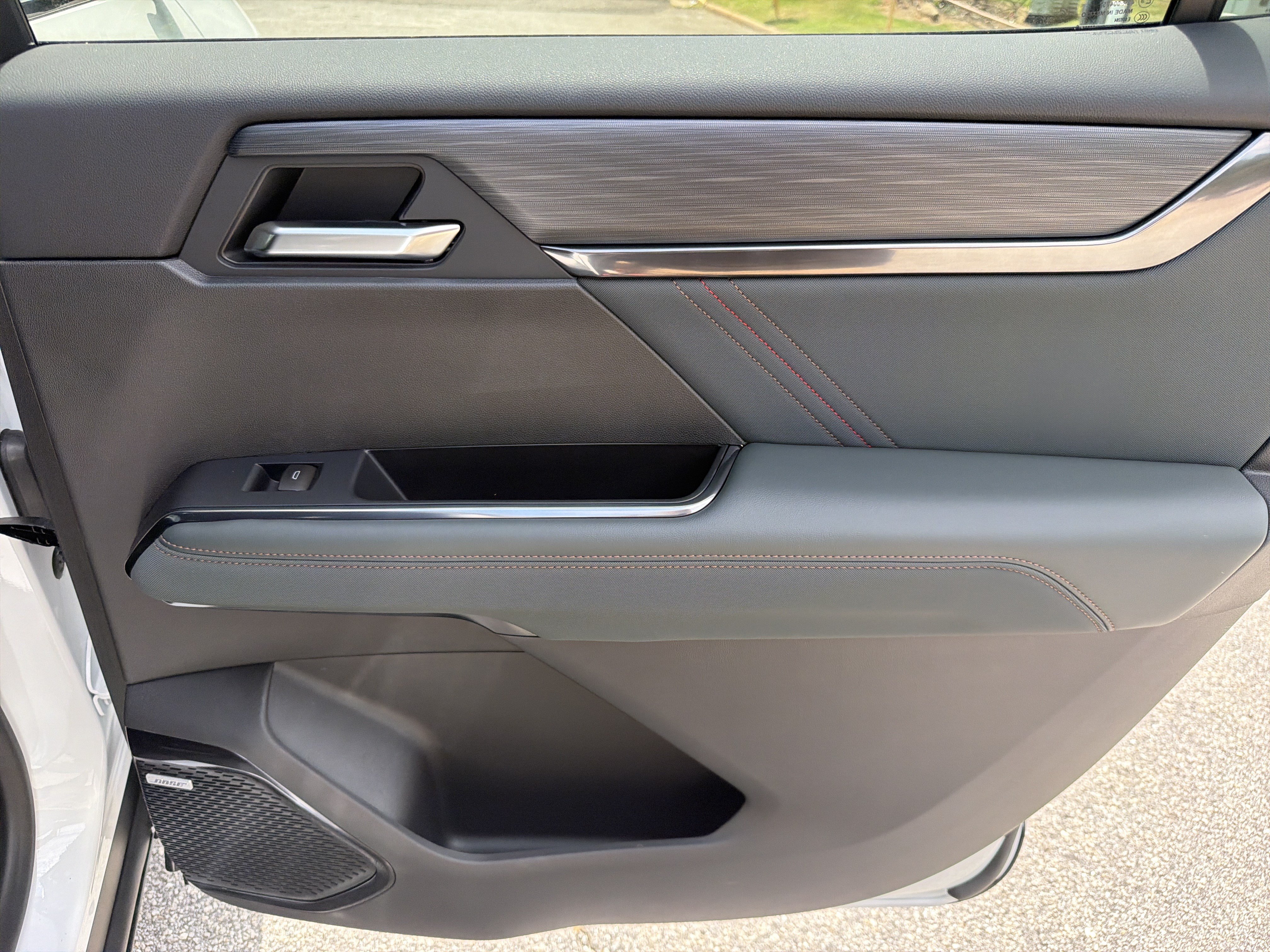 New 2026 GMC Acadia AT4 w/ Luxury Package AWD/4WD image 17