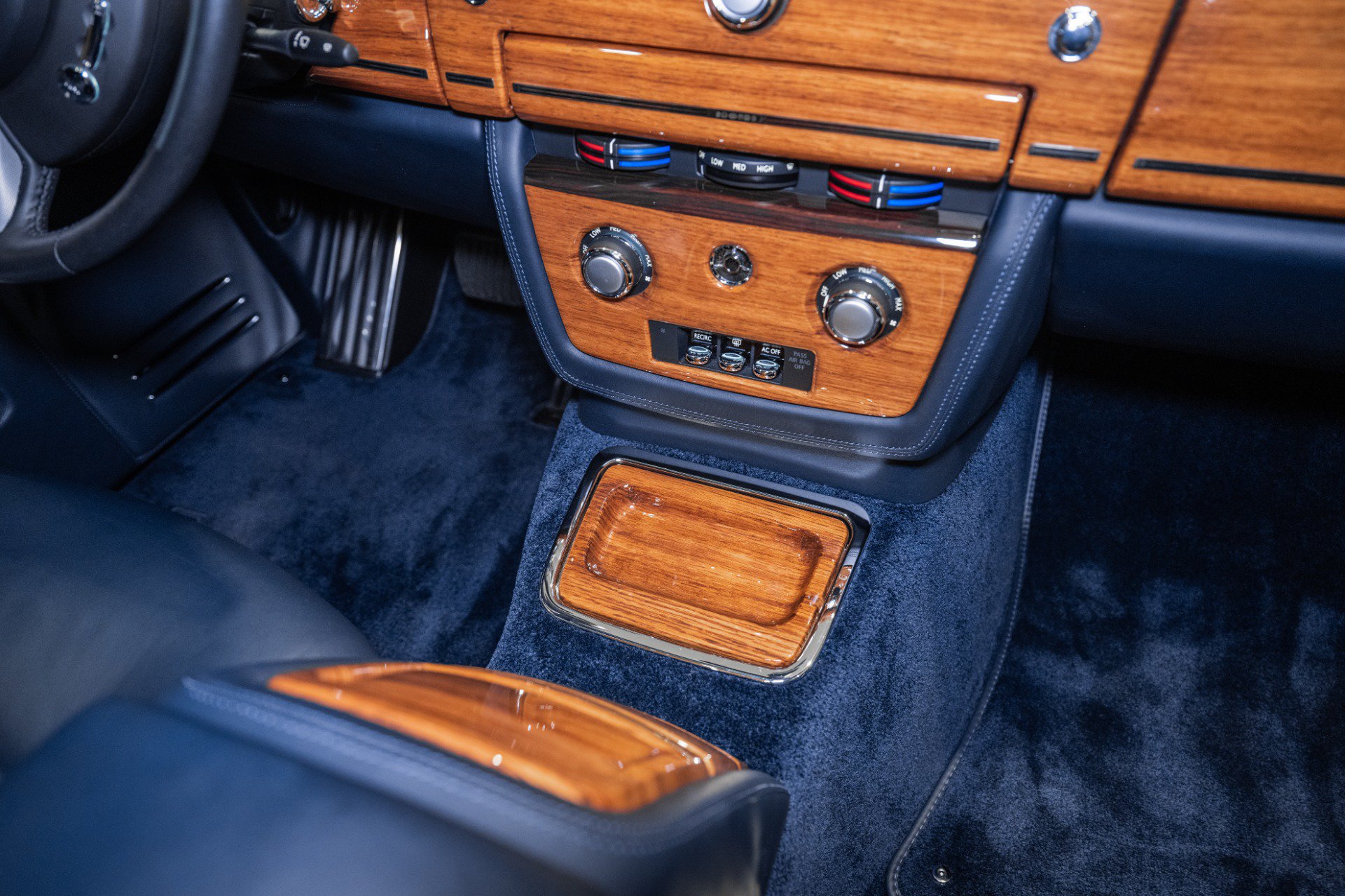 Used 2011 Rolls-Royce Phantom Sedan RWD image 71