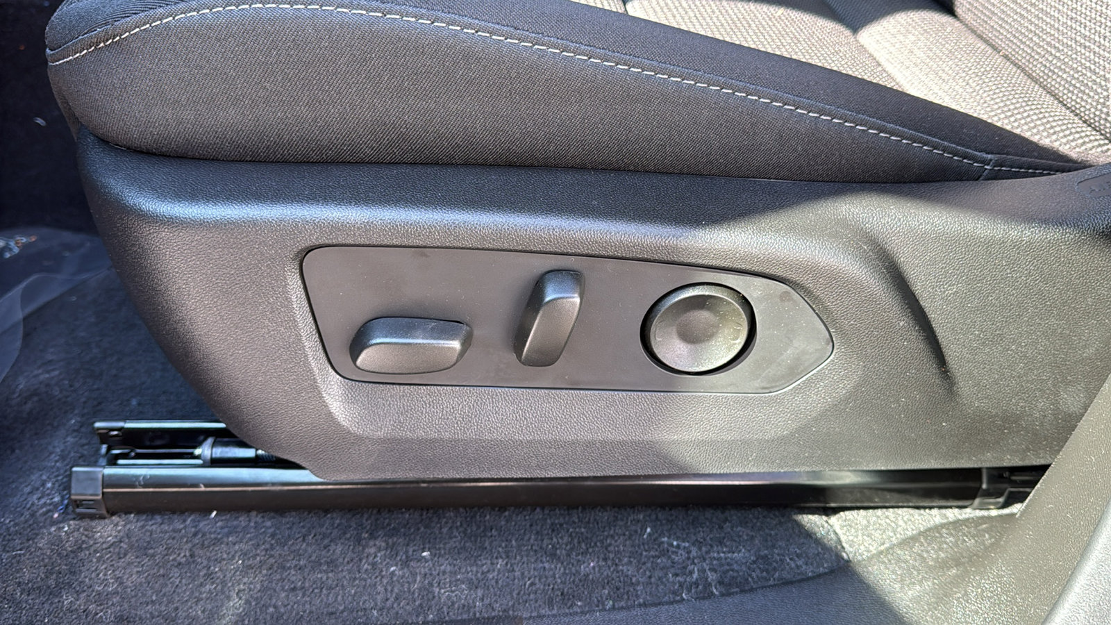 New 2026 GMC Canyon Elevation w/ Convenience Package image 9