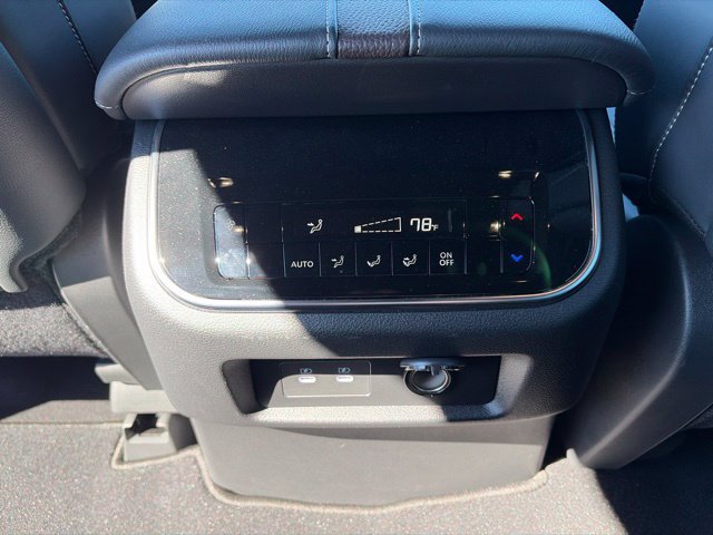 Used 2025 Nissan Armada SL AWD/4WD image 20