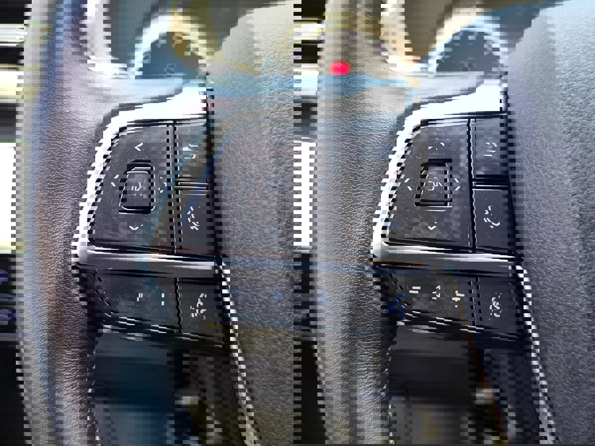 Used 2021 Toyota Highlander LE image 36