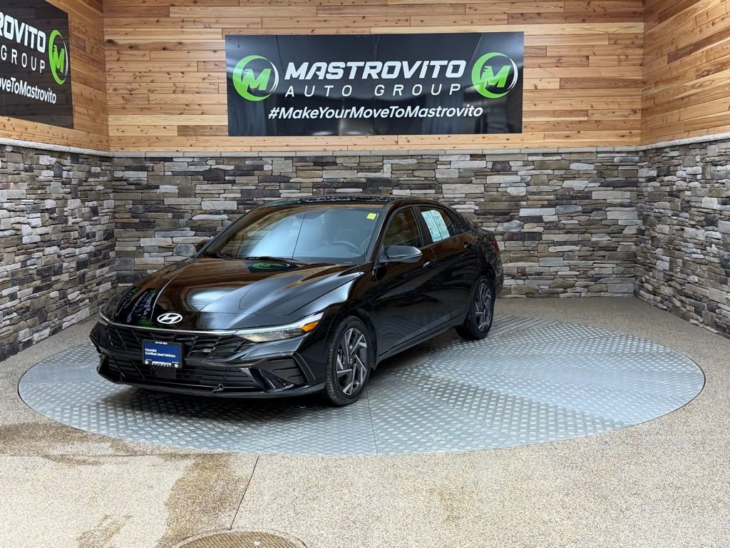 Certified 2025 Hyundai Elantra Limited FWD image 4