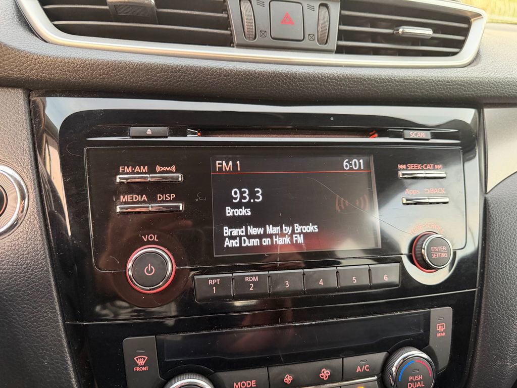 Used 2016 Nissan Rogue SV image 11