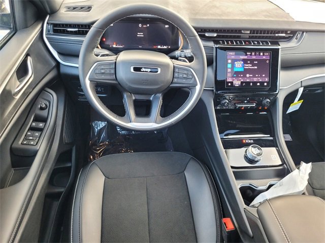 New 2025 Jeep Grand Cherokee Altitude image 9