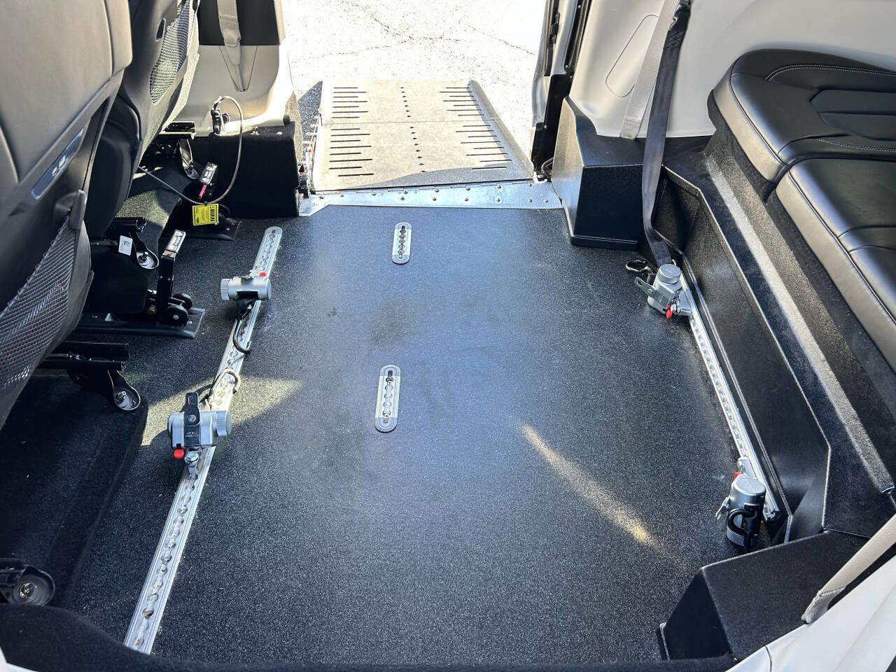 Used 2024 Chrysler Pacifica Touring-L image 21