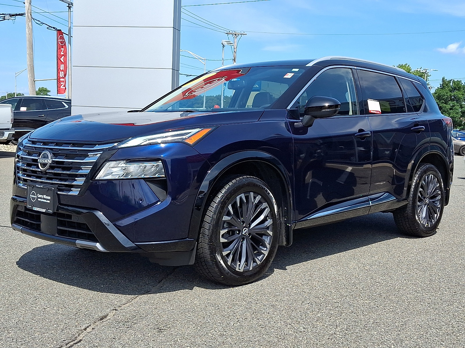 Used 2024 Nissan Rogue Platinum AWD/4WD image 3