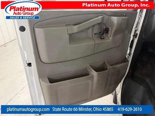 Used 2017 Chevrolet Express 3500 Extended image 25