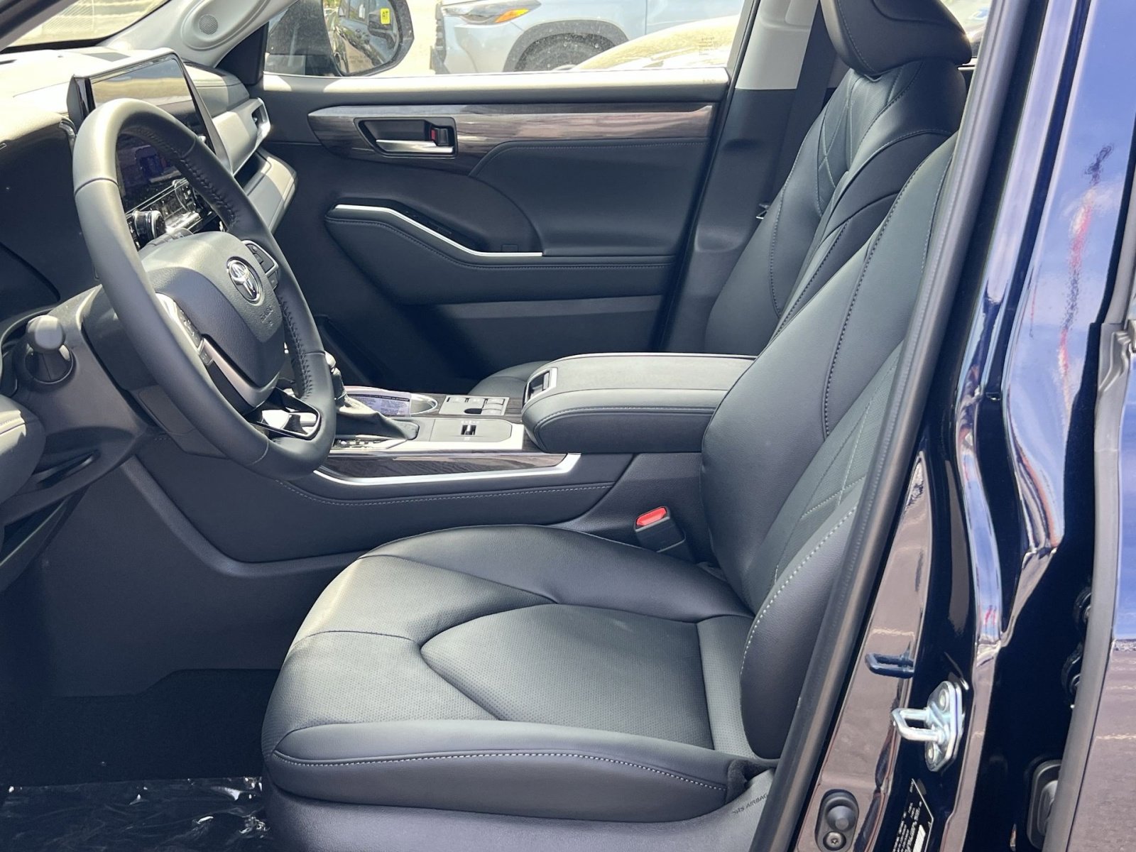 New 2026 Toyota Highlander Platinum image 7