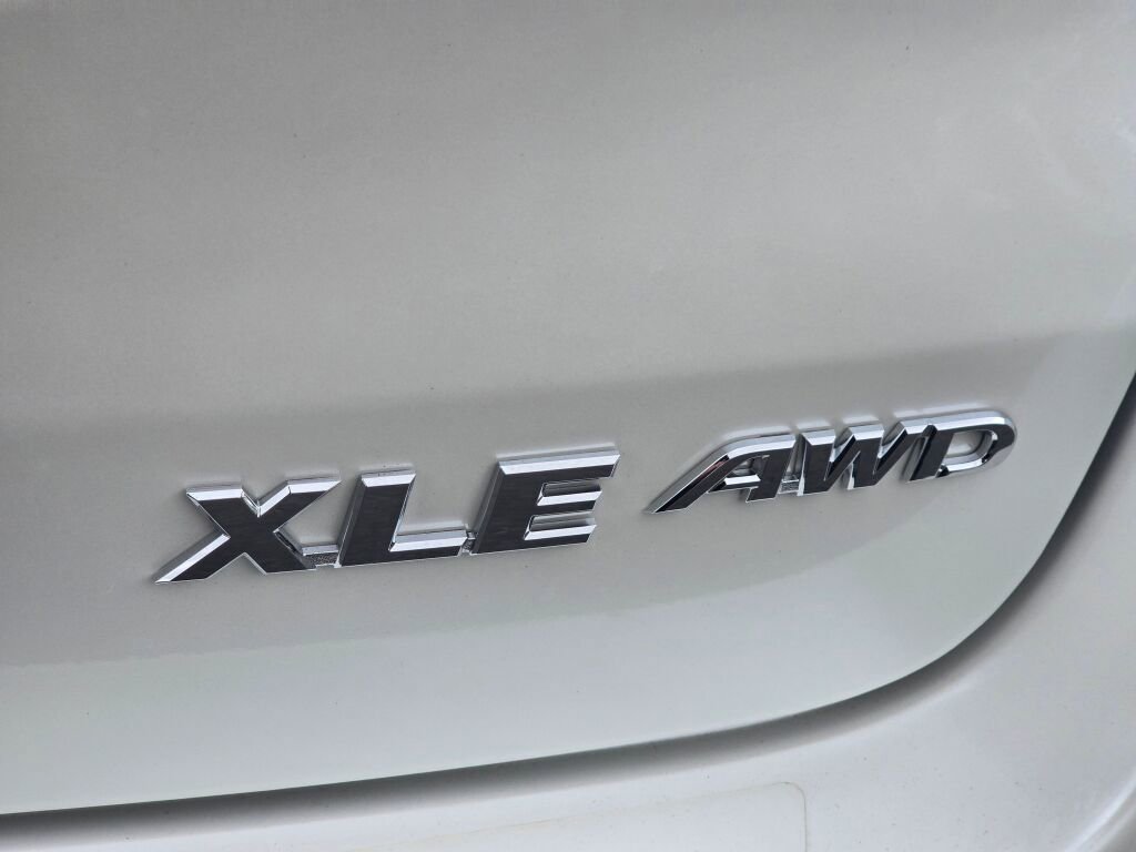 Used 2017 Toyota Highlander XLE AWD/4WD image 35