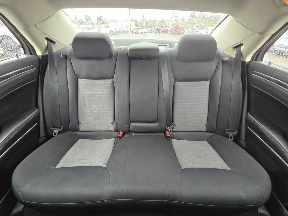 Used 2019 Chrysler 300 Touring w/ Driver Convenience Group image 17