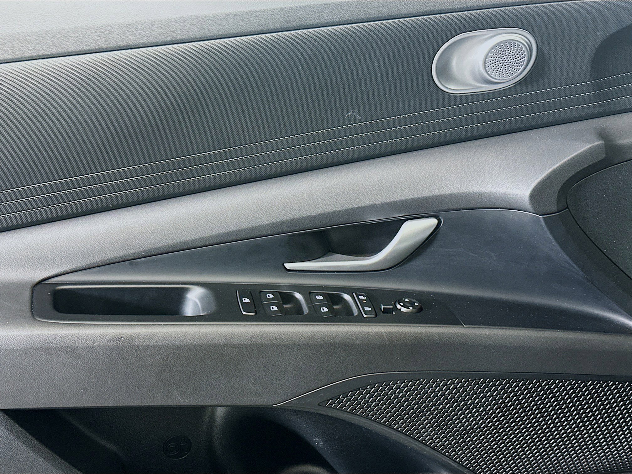 Used 2024 Hyundai Elantra Blue image 15