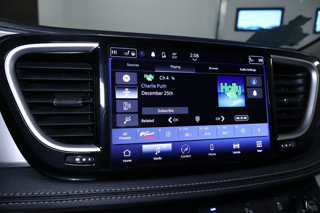 Used 2023 Chrysler Pacifica Touring-L image 29