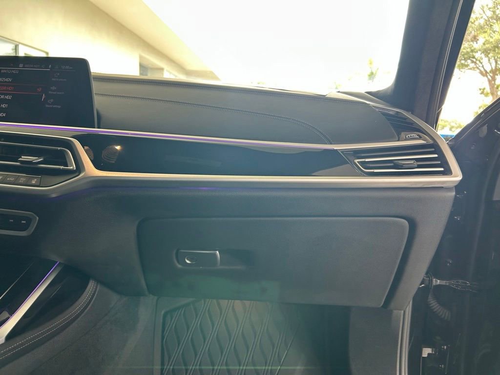 Used 2021 BMW X7 M50i AWD/4WD image 25