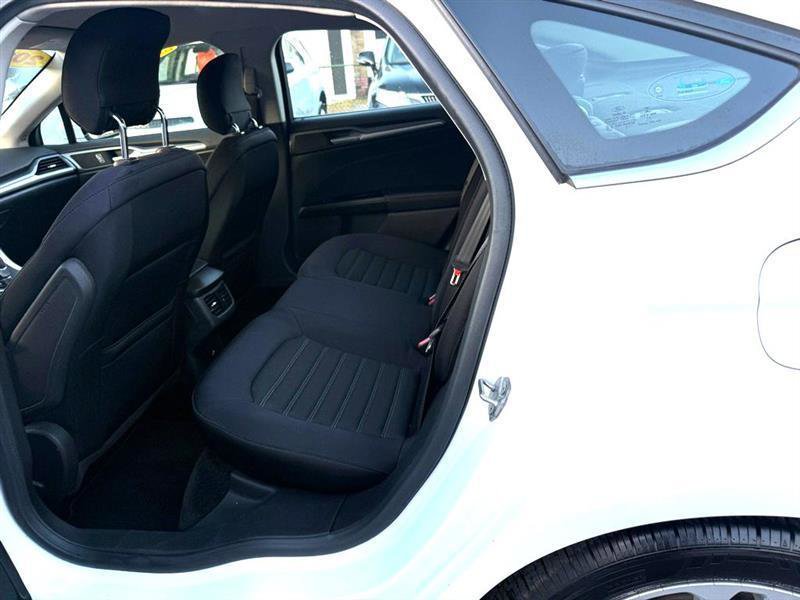 Used 2014 Ford Fusion SE image 12