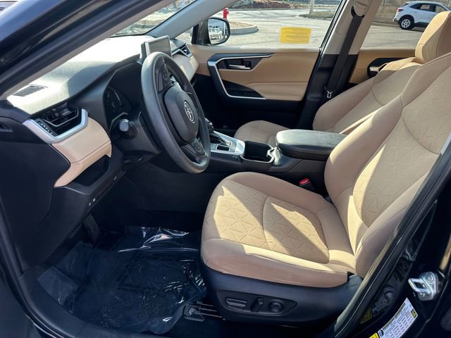 Used 2023 Toyota RAV4 XLE w/ Convenience Package image 29